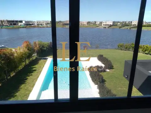 Casa en Venta con 5 cocheras