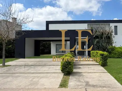 Casa 4 ambientes con 3 baños