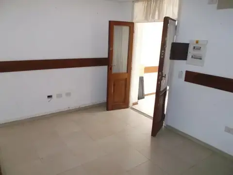Oficina 7 ambientes con 6 baños