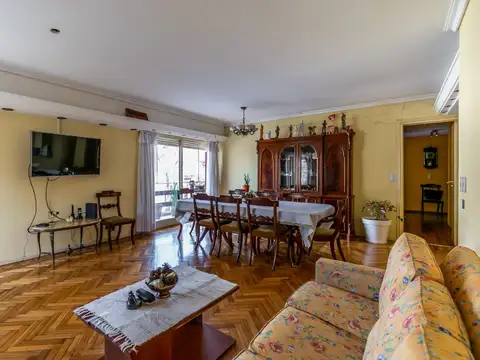 DEPARTAMENTO DE 4 AMBIENTES AL FRENTE CON BALCON COCHERA Y BAULERA EN VENTA EN VILLA DEVOTO