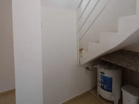 Depto Tipo Casa en Alquiler con 1 cocheras