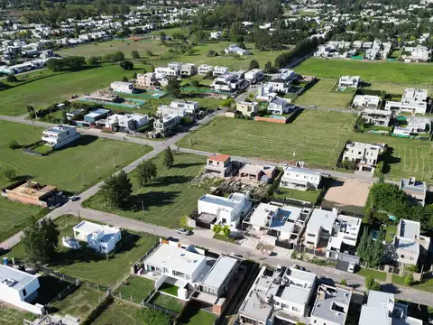 LOTE 10 x 44 mts en Barrio Don Carlos I 507 y 138 - J. Hernández -La Plata