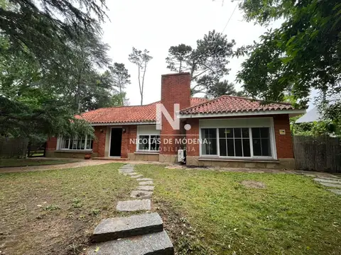 Chalet de 3 dormitorios mas dependencia en venta en zona residencial