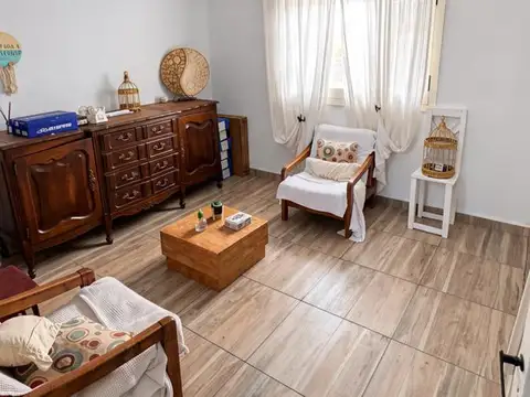 Casa 6 ambientes con 2 baños