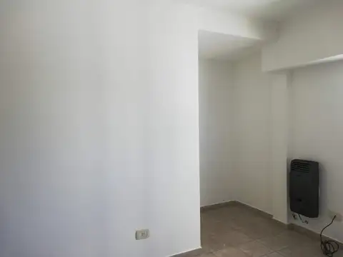 2 e 60 y 61 Semipiso al frente 1 dorm con Placard, living comedor cocina, balcón. Buena ubicación