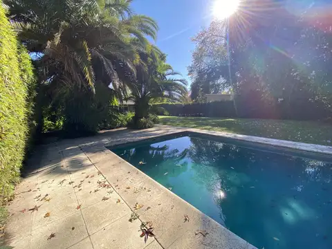 Las Acacias  al 800