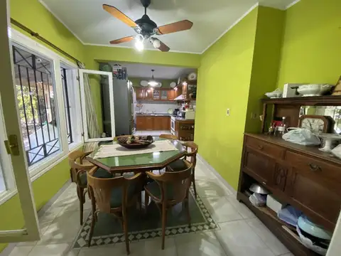 Casa 5 ambientes con 2 baños