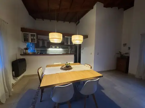 Casa 5 ambientes con 3 baños