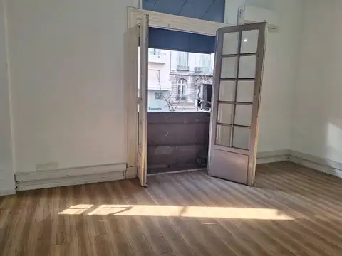Oficina 5 ambientes con 3 baños