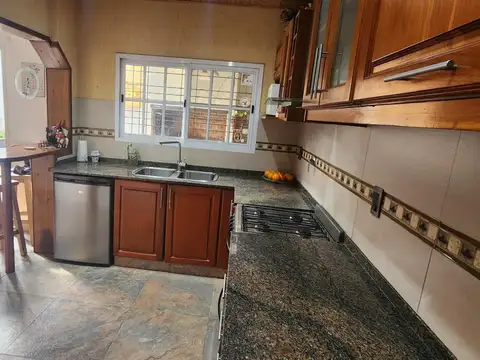 Depto Tipo Casa 5 ambientes con 2 baños