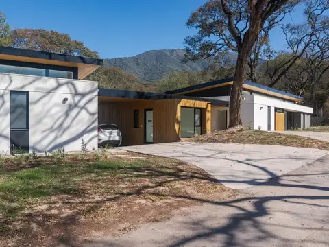 Casa 3 ambientes con 2 baños