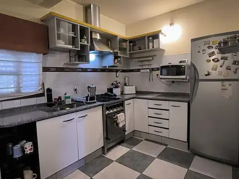 VENTA DE CASA 5 AMBIENTES ADROGUE CENTRO PILETA