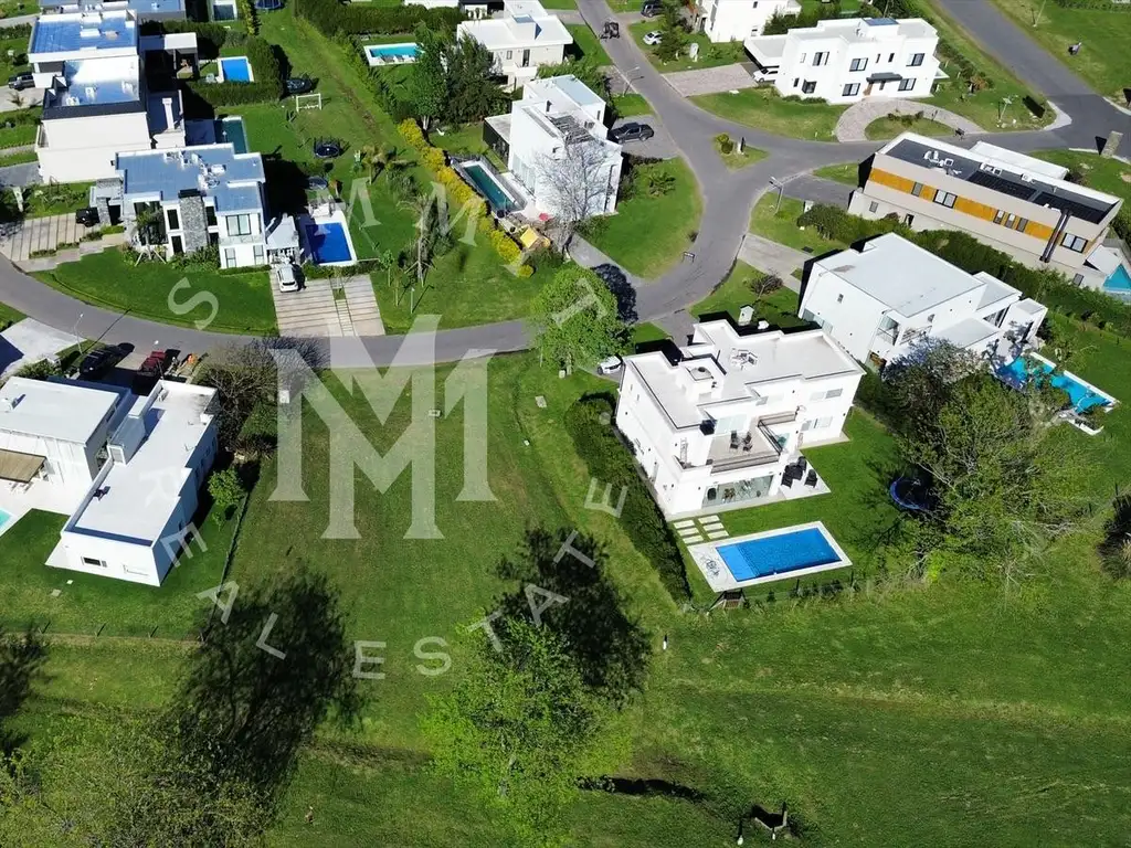 Terreno - 713  m² Total | 20  mts Frente | 29  mts Fondo | 713  m² Construible