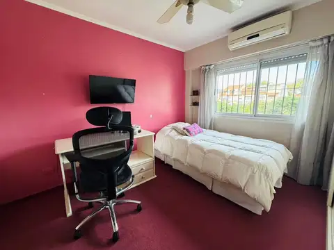 Casa en Alquiler con 1 cochera