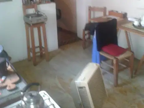 Casa en venta - 2 dormitorios 1 baño - 200mts 2  - La Plata