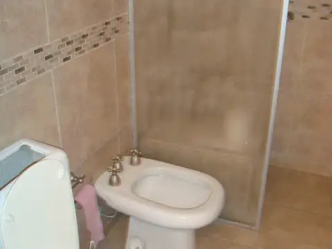 VILLA LURO: YERBAL YERBAL 5800. CASA 2 PLANTAS 5 AMB 2 COCHERAS PARQUE QUINCHO Y PARRILLA