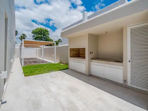 Casa 5 ambientes con 2 baños