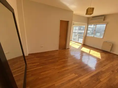 DEPARTAMENTO en Alquiler - Apto Profesional  -  Caballito - 2 ambientes CON COCHERA