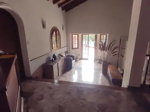 Casa 7 ambientes con 4 baños