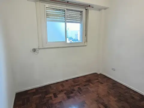 EXCELENTE DEPARTAMENTO DE 2 AMBIENTES EN LA CALLE VENEZUELA AL 3000, BALVANERA