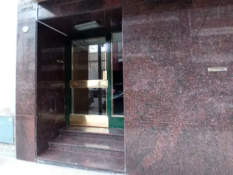 EXCELENTE DEPARTAMENTO DE 2 AMBIENTES EN LA CALLE VENEZUELA AL 3000, BALVANERA
