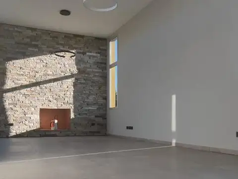 Casa en Venta con 3 cocheras