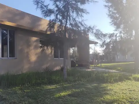 Bcf. Casa Con Patio Interno Naudir