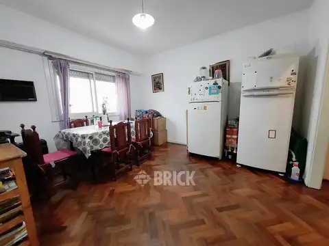 HIPOLITO YRIGOYEN AL 2900 - IMPECABLE TODO SOL TODO EXTERNO