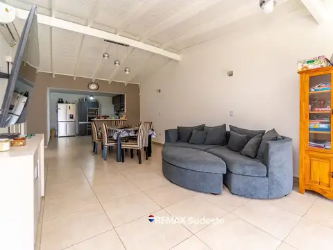 Teniente Farias 1600