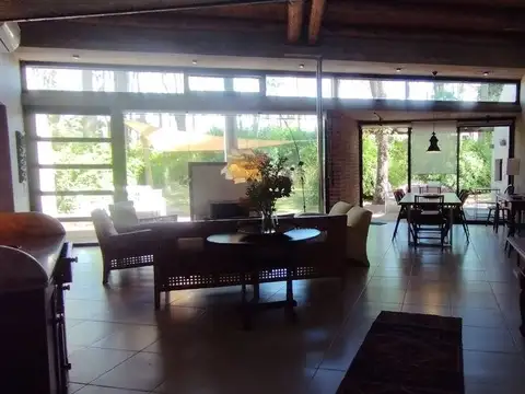 Casa en Alquiler Temporal con 3 cocheras