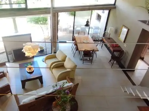 Casa 6 ambientes con 3 baños