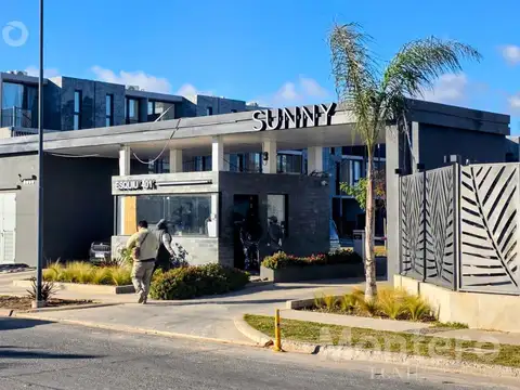 Increíble Casa Tríplex en  SUNNY - Camino de los Remeros Tigre - Barrio Privado - 3 Suites y cochera