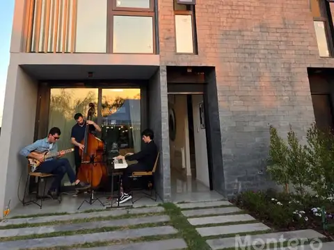Increíble Casa Tríplex en  SUNNY - Camino de los Remeros Tigre - Barrio Privado - 3 Suites y cochera
