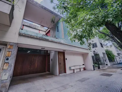 Casa en V. Pueyrredon, 4 dormitorios en 2 plantas terraza sobre lote 8,66x35 con jardín y cochera