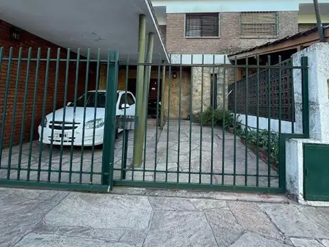 Casa tipo ph 4 ambientes