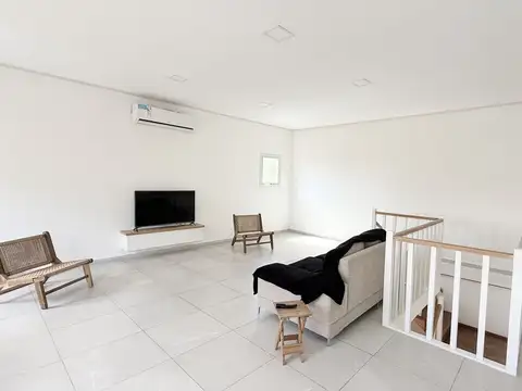 Depto Tipo Casa en Venta con 1 cocheras