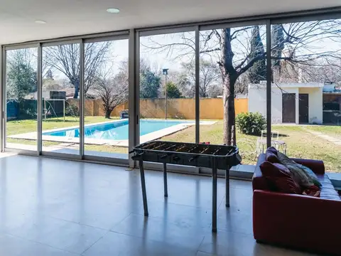 Casa en Venta con 4 cocheras