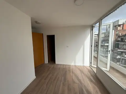 PISO EXCLUSIVO DE UN DORMITORIO CON PARRILLERO Y AMPLIO BALCON