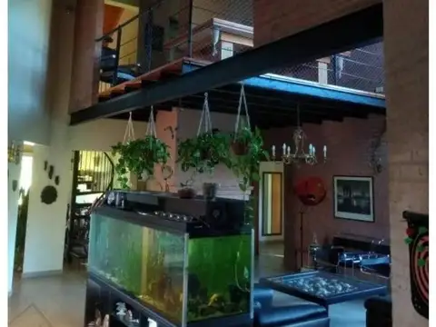 Casa en Venta con 5 cocheras