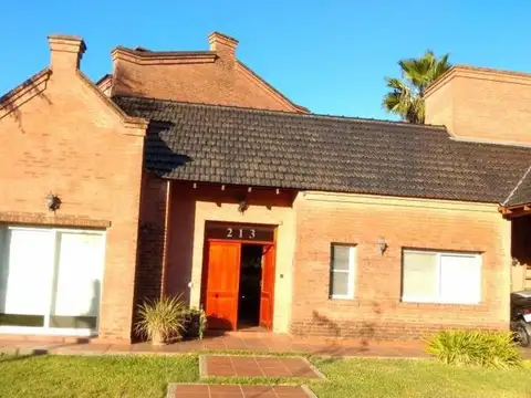 Casa en venta en Campo Grande, Pilar.