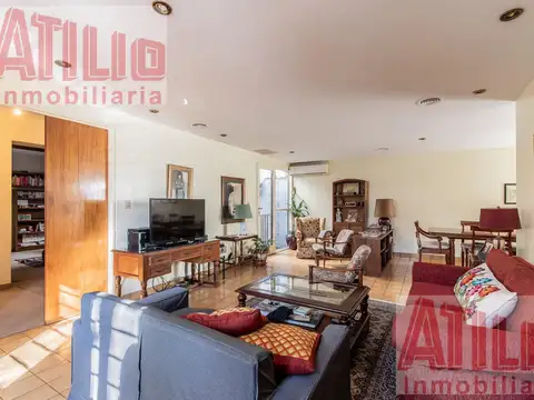 Casa 6 ambientes con 4 baños