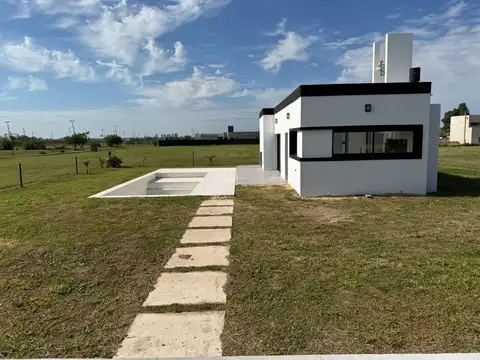 REMAX VENDE CASA A ESTRENAR EN SOLARES DE PAUCKE