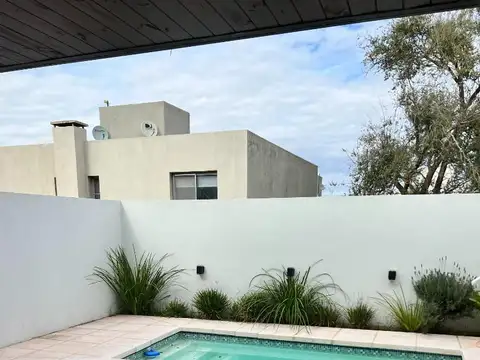 Depto Tipo Casa 4 ambientes con 2 baños