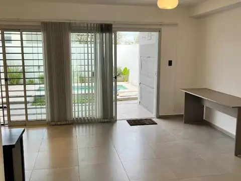Depto Tipo Casa en Alquiler de 4 ambientes