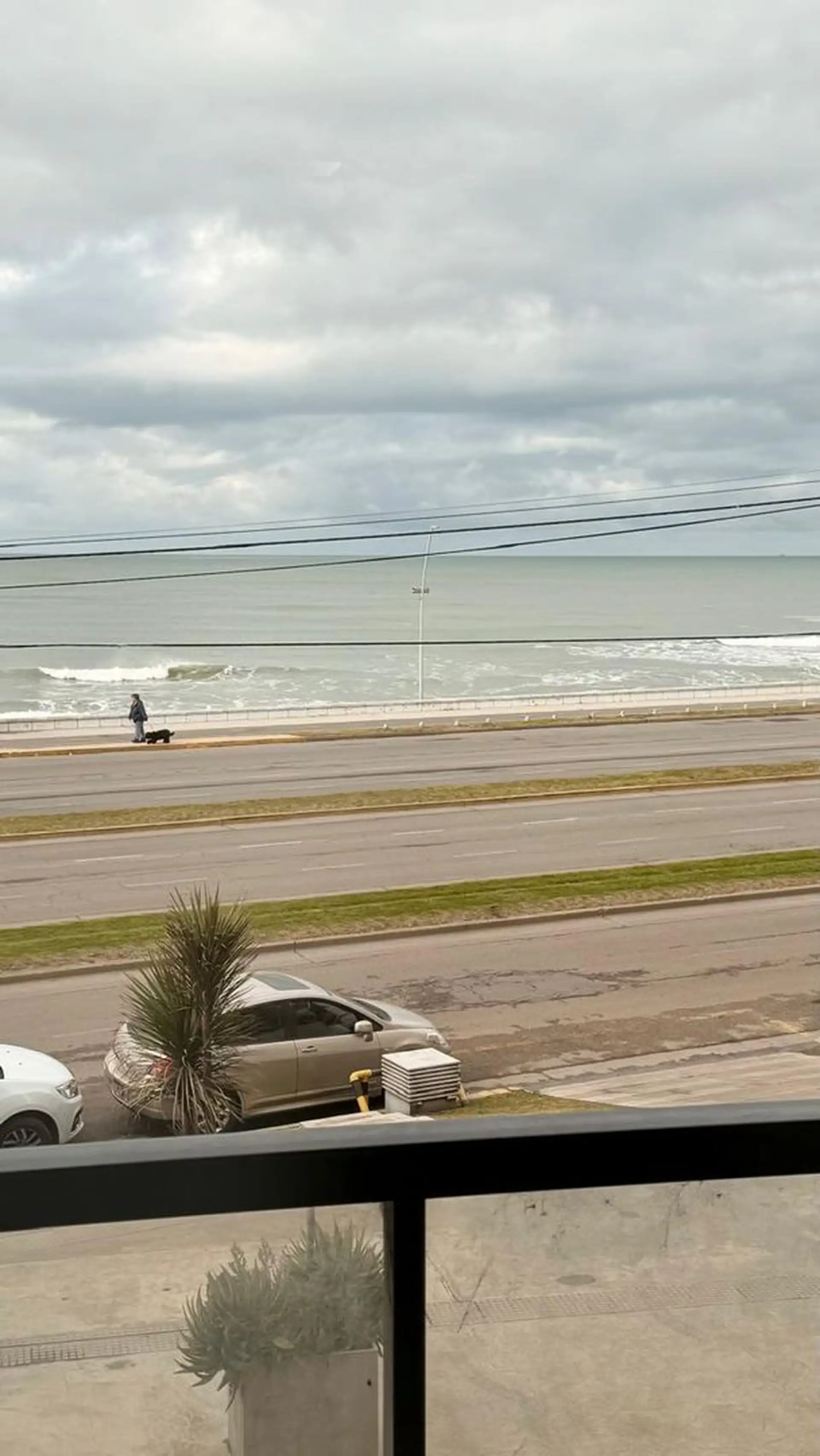 Depto 2 amb, 82m² frente al mar con cochera y balcón