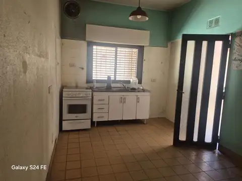 Casa en Alquiler con 2 cocheras