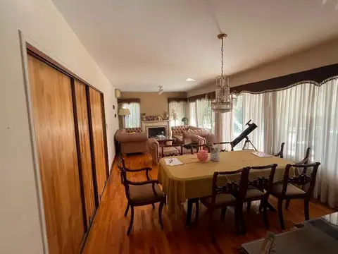 Casa en Alquiler con 5 cocheras