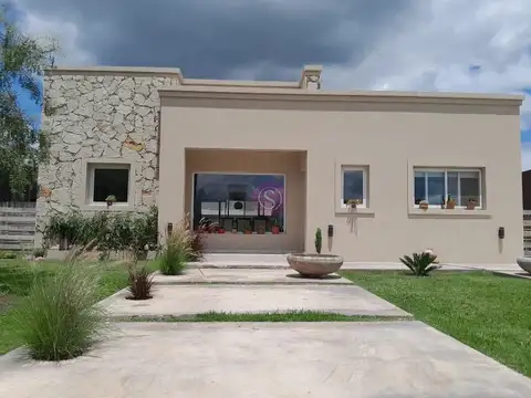 Santa Sofia, Pilar del Este