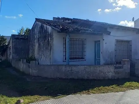 Oportunidad! Casa en Esquina 3 ambientes en Av. Otamendi