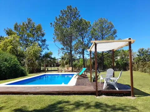 CASA EN VENTA EN SOLARES DEL CARCARAÑÁ CON PISCINA